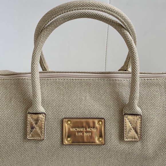 Michael Kors metallic gold weekender - Picture 4 of 11